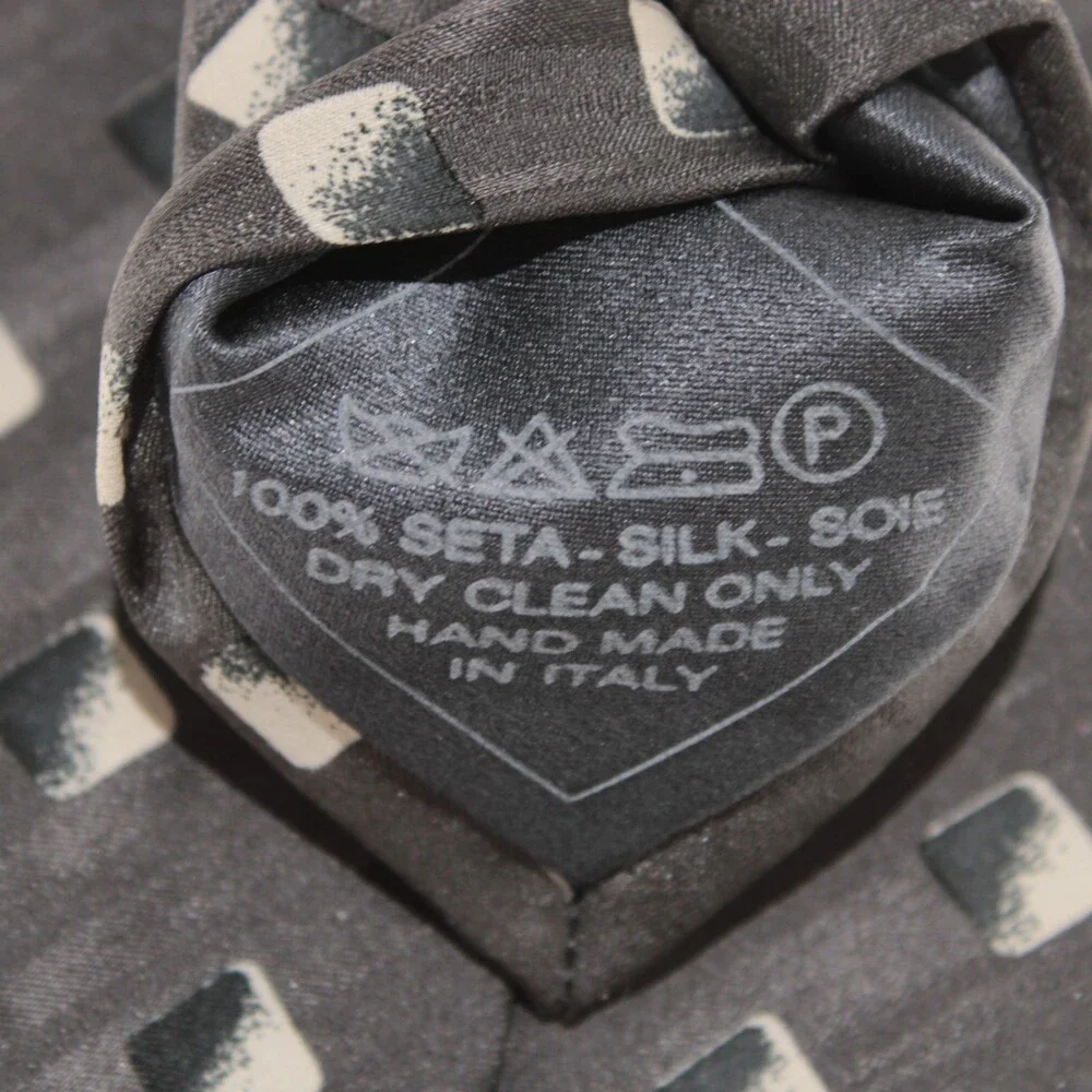 Brioni NWOT Neck Tie in Gray & Cream Geometric Print 100% Silk Made in Italy